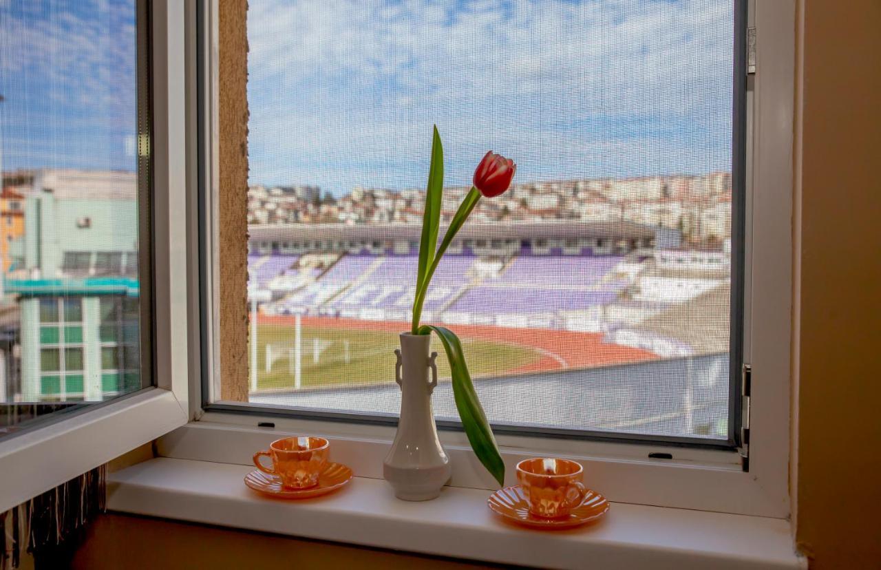 Stadium Apartments เวลีคอเทอร์โนโว ภายนอก รูปภาพ